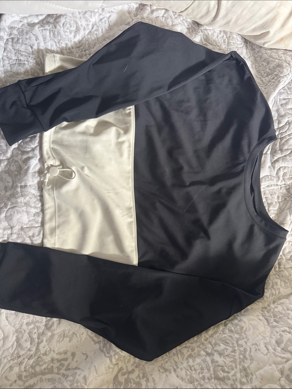 ZYIA Black and Cream Colorblock Long Sleeve Pullover